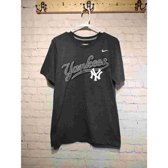 Nike Yankees Tshirt size small - Picture 1 of 3